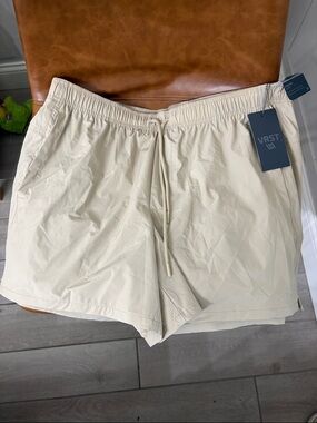 VRST Everyday Lightweight Drawstring Shorts in Cream - Mens XL